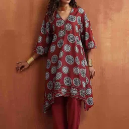 trueBrowns Printed V Neck Top With Trousers Co-Ords-image-48