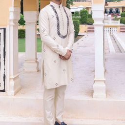 ABKASA Geometric Embroidered Mandarin Collar Kurta with Trousers-picture-25
