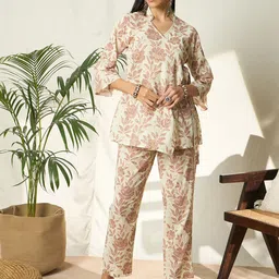 Zenava by Myntra Printed V-Neck Tunic With Trousers Co-Ords-picture-45