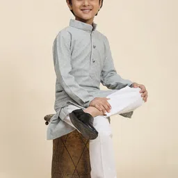 Pro-Ethic STYLE DEVELOPER Boys Ethnic Motifs Embroidered Sequined Kurta with Pyjamas image 2