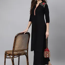 Khushal K Women Black Geometric Thread Work Kurta-image-5