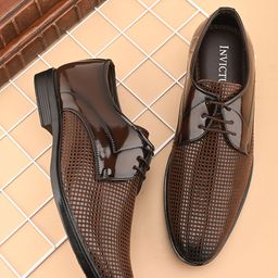 INVICTUS Men Textured Faux Leather Lace-Ups Formal Derbys-image-44