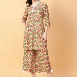 HERE&NOW Printed V-Neck Top With Trousers Co-Ords-image-94