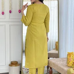 KOTRONS Floral Embroidered Sequinned Chanderi Silk Kurta With Trousers & Dupatta image 3