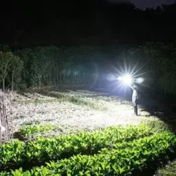 finaro Metal Led Torch Light Long Range 1000 Meter 1 Km High Power Zoomable Torch image 2