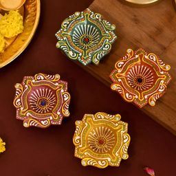 Aapno Rajasthan Red & Green 4 Pieces Floral Printed Terracotta Diyas-17