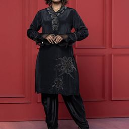 GloballyRonakRBafna Embroidered V Neck Kurti With Trousers Co-Ords Set-image-104