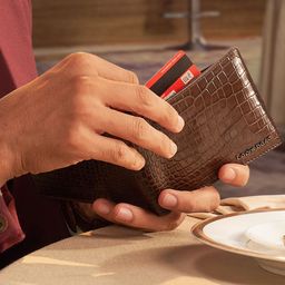 Lapis Bard Men Brand Logo Textured Leather Two Fold Wallet-image-18