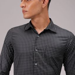 Luxe by TIGC Men Cutaway Collar Checked Slim Fit Formal Shirt-image-31