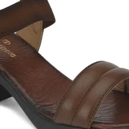 pelle albero Rust Textured Party High-Top Block Sandals image 2
