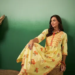 Sangria Floral Printed Pleated Straight Organic Cotton Kurta With Trousers-image-49