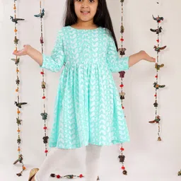 VASTRAMAY Girls Sea Green Embroidered Pure Cotton Kurta with Leggings-picture-53