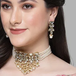 KARATCART Gold-Plated Kundan-Studded & Artificial-Beaded Jewellery Set image 5