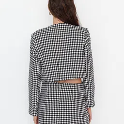 Trendyol Checked Crop Tailored Jacket image 2