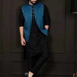 VASTRAMAY Men Regular Sequinned Kurta with Pyjamas image 5