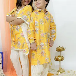 VASTRAMAY Girls Floral Printed Mirror Work Kaftan Kurta With Trousers-image-64