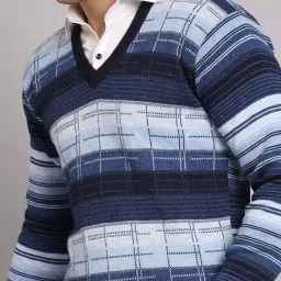 Men Colorblock V Neck Multicolor Sweater-image-43