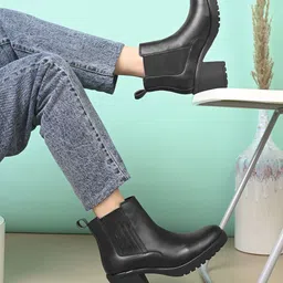 Roadster Women Synthetic Block-Heeled Chelsea Boots-picture-16
