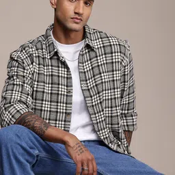 Roadster Men Checked Relaxed Fit Casual Shirt-image-54