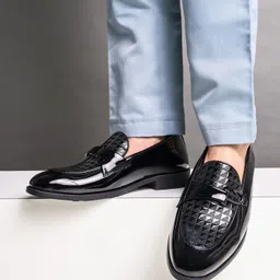 INVICTUS Men Round Toe Textured Formal Loafers-image-54