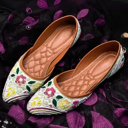YASSIO Women Ethnic Embellished Mojaris Flats-35