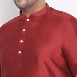 KISAH PLUS Men Maroon Solid Straight Kurta image 4