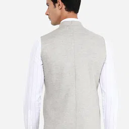 JB STUDIO Men Beige Solid  Regular Fit Bandhgala Jacket image 5