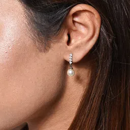 JOKER & WITCH Iris Pearl Drop Gold Earring image 5
