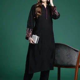 Indo Era Ethnic Motifs Embroidered Thread Work Kurta with Trousers-picture-17