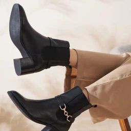 Peach Flores Women's Cecil Black Chelsea Boots-image-41