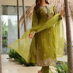 URMIR FASHION Women Ethnic Motifs Embroidered Regular Thread Work Kurta with Trousers & With Dupatta-picture-48