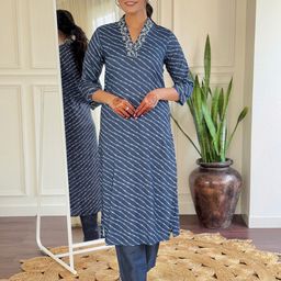 Growdamy Leheriya Printed V Neck Thread Work Kurta With Trousers & Dupatta image 5