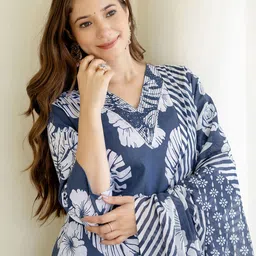 Skylee Pop Women Floral Printed Kurta with Trousers & Dupatta-picture-24