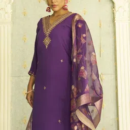 VredeVogel Floral Embroidered V-Neck Sequinned Kurta With Trousers & Dupatta-image-21
