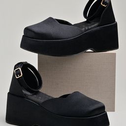 Shoetopia Solid Platform Heel Sandals - Black-image-22