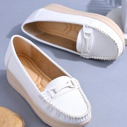 Shoetopia Colour Blocked Abstract Applique Detailed Loafers - White-image-98