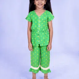 Kiddopanti Girls Green Regular Fit Printed Suit Set-image-34