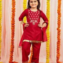 VASTRAMAY Girls Red Kurta Pyjama And Dupatta Set-image-8