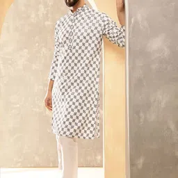SOJANYA Men Embroidered Regular Thread Work Kurta with Pyjamas image 2