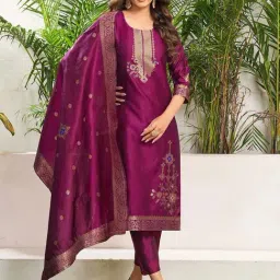 Skylee Maroon Woven Pattern Kurta Pant Set With Dupatta-image-23