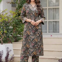 Women Dark Green Floral Printed Modal Chanderi Kurta Pant Set with V-Neck & Sequin Work-25