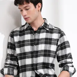 HIGHLANDER Men Spread Collar Tartan Checked Cotton Casual Shirt-picture-3