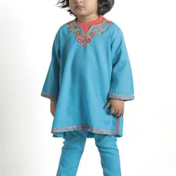 TJORI Girls Floral Embroidered Thread Work Pure Wool Kurta With Trousers-image-17
