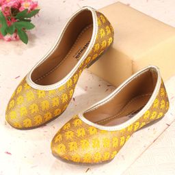 Cute Walk by Babyhug Foil Print Mojaris - Yellow-image-2