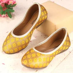 Cute Walk by Babyhug Foil Print Mojaris - Yellow-picture-16