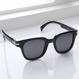 HASHTAG EYEWEAR Unisex Square Sunglasses with Polarised Lens TT Polarized-30005-G.BLK-1804-15