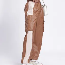 glitchez Women Duo Dynamic Mid-Rise Cargo Style Trousers-image-10