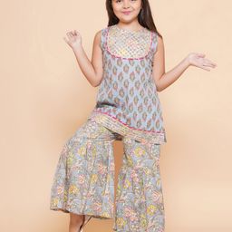 Bitiya By Bhama Cotton Woven Sleeveless Floral Printed & Gota Lace Embellished Kurta Sharara Set - Grey-image-6
