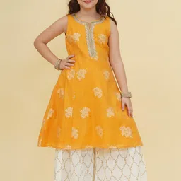 Bitiya by Bhama Girls Ethnic Motifs Empire Gotta Patti Kurta with Sharara-picture-11