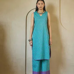 Prakriti Jaipur Geomtric Printed V-Neck Pure Cotton Straight Kurta with Trousers-picture-10